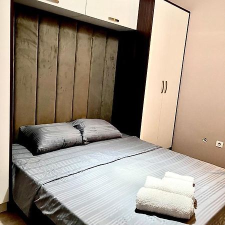 Top Apartment Prishtine Bagian luar foto
