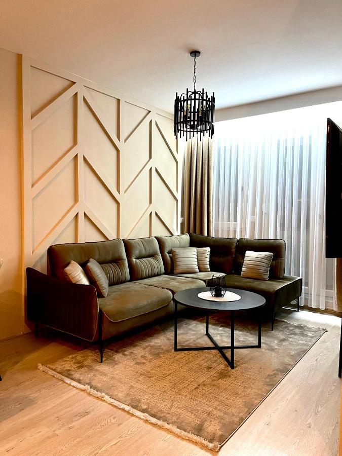 Top Apartment Prishtine Bagian luar foto