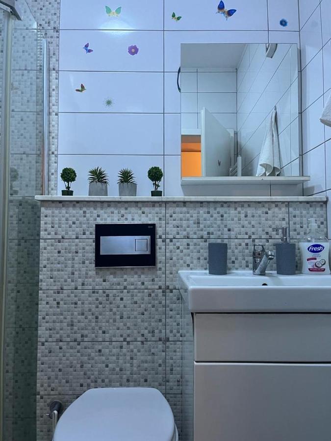 Top Apartment Prishtine Bagian luar foto